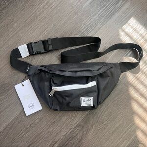 NWT Herschel Pop Quiz Hip Fanny Pack